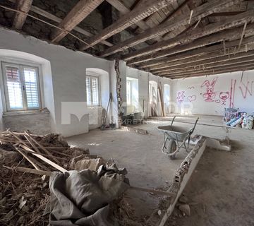 RIJEKA, SVILNO - Samo kod nas! Dvojna kuća s potencijalom i velikom okućnicom, 300 m2 - cover
