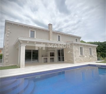 Građevinsko zemljište 700 m² s projektom i pravomoćnom građevinskom – središnja Istra, mirna lokacija - cover