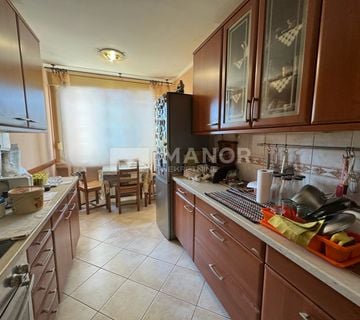 RIJEKA, KOZALA - Samo kod nas! 3S+DB stan s 3 balkona, pogled na more - cover