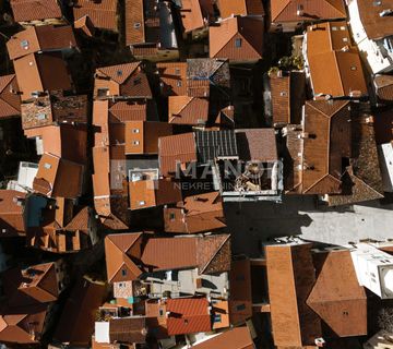 ROVINJ - Dizajnerski 2S+DB stan u staroj jezgri, balkon, 1.kat - cover