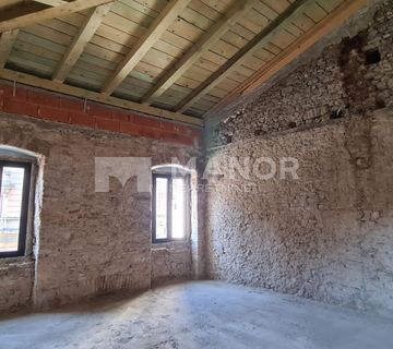 RIJEKA, BANDEROVO - Poslovni prostor, 166 m2, novi krov i fasada, parking - cover