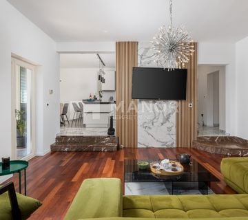 OPATIJA, COSTABELLA - Villa s dva stana, bazenom i pogledom - cover