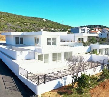 OTOK PAG, NOVALJA - Villa s infinity bazenom i pogledom na more - cover