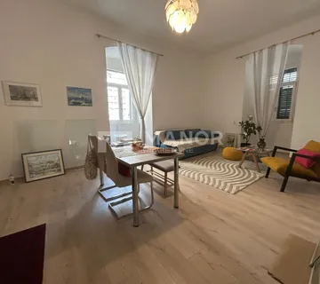 RIJEKA, STROGI CENTAR - Adaptiran 1S+DB stan za najam, 48 m2 - cover