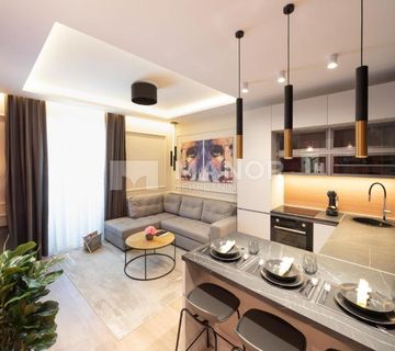 RIJEKA, CENTAR - Novouređen, luksuzni stan podijeljen u 3 apartmana, 115 m2 - cover