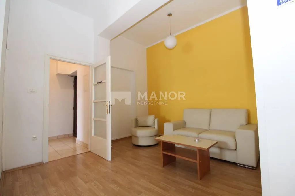 RIJEKA, CENTAR - Poslovni prostor, zgrada s liftom, 59.15 m2 - cover