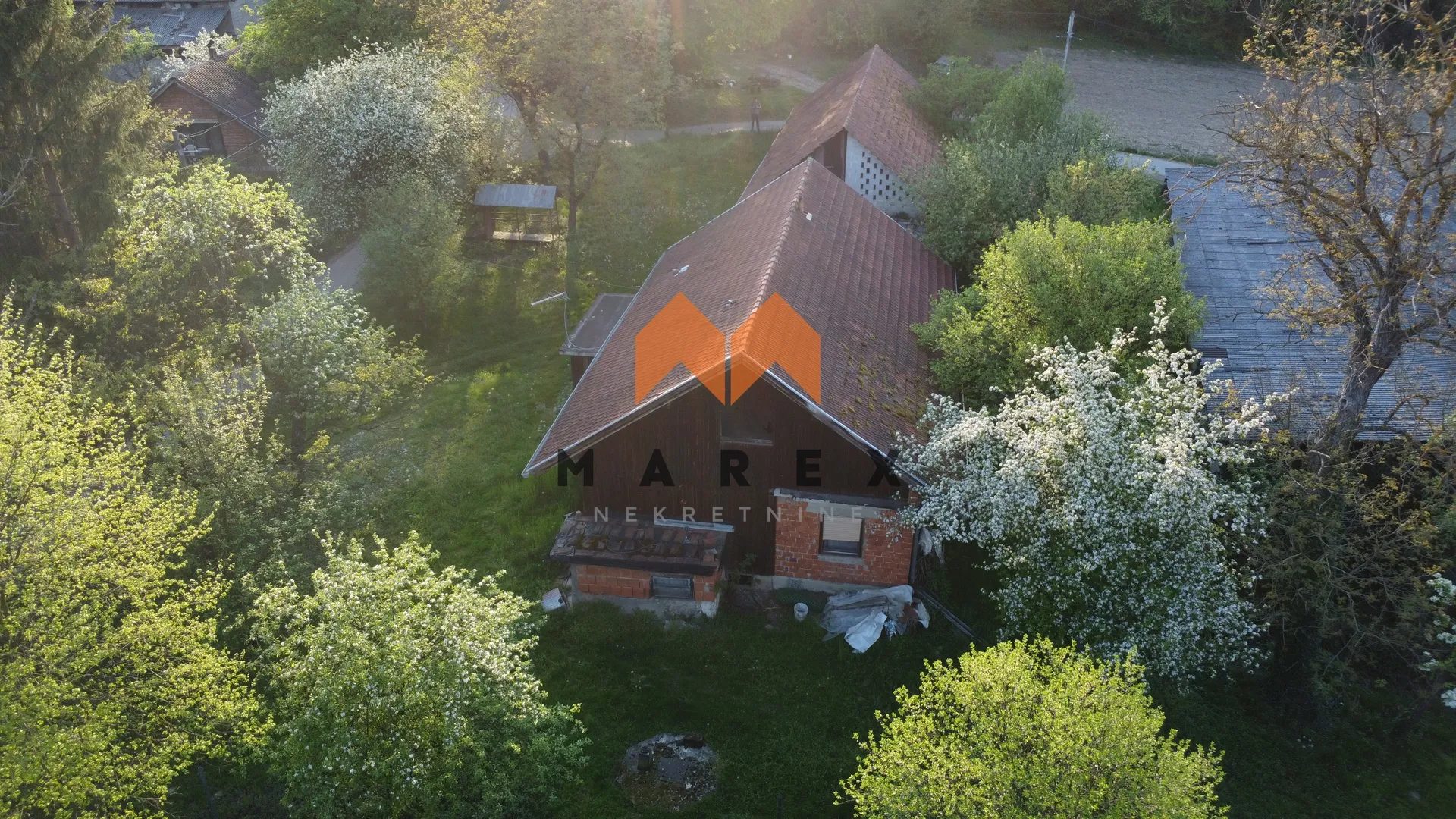 KUĆA 100 m2 + GOSPODARSKI OBJEKT NA PARCELI 2910 m2 - LUKA - cover