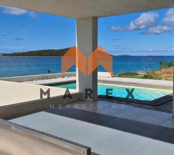 Luksuzna novogradnja s bazenom 5 m od mora – Dugi otok - cover