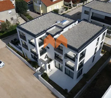 EKSKLUZIVAN STAN SA PRIVAT OKUĆNICOM I 2 PARKIRNA MJESTA,3S+DB,110 m2 - cover