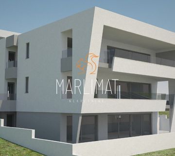 Apartman u Mandrama 150m2- BAZEN,VRT,PODNO GRIJANJE - cover