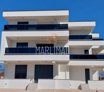 Apartman u Novalji 66m2 - VRT I POGLED NA MORE - cover