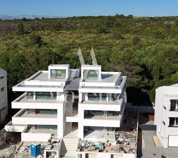 Zadar, 3-Soban Stan (s2) U Prizemlju Sa Vrtom I Garažom, P=136,53