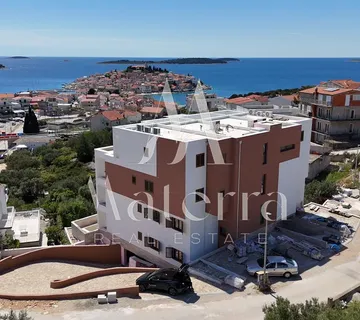 Primošten, Lux Stan S1 – Prizemlje, 2-Soban, Sa Bazenom+vrt
