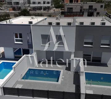 Vodice, Etažni Stan Sa 3 Spavaće Sobe, Bazen I Vrt - C3