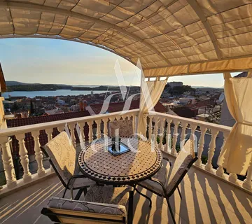 Varoš/šibenik - Dvosoban Stan, P = 112 M2