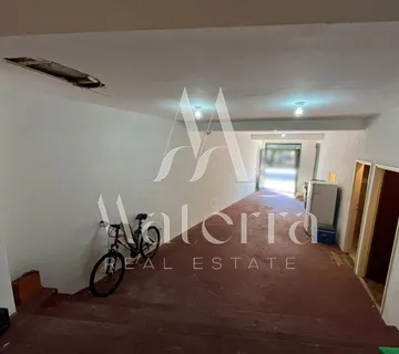Vodice - Centar- Poslovni Prostor - 86 M2