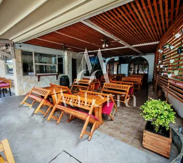 Srima - Uhodan Restoran P =554 M² - Srima, Vodice