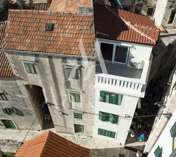 Šibenik - Renovirana Kamena Kuća, P = 120 M2