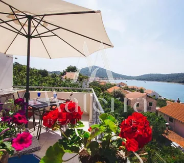 Kaprije - Kuća Sa Četiri Stambene Jedinice - Kaprije, Šibenik