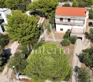 Podsolarsko - Višestambena Kuća P=405 M², Parcela=1649 M² - Šibenik