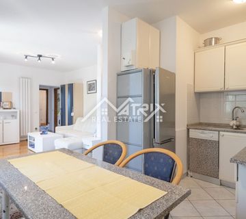 Poreč, stan i dva apartmana, 350 m od mora - cover