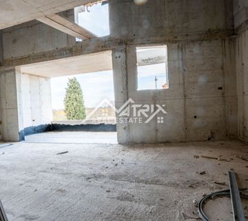Pula okolica, prestižan penthouse blizu mora ! - cover