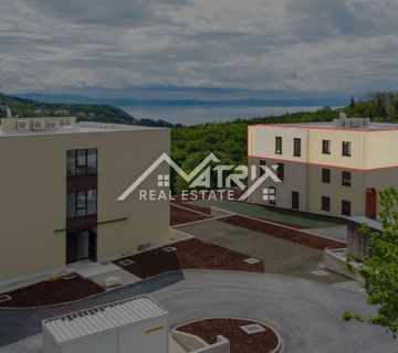 Labin, moderan penthouse s pogledom na more i stari grad - cover