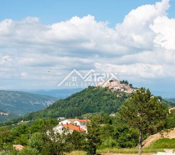 Motovun okolica, kompleks zemljišta za gradnju vila s bazenom - cover