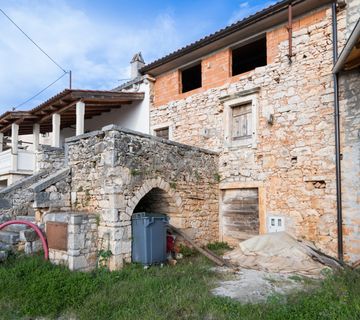 Poreč okolica, istarska kuća u niza u mirnome mjestu, započeta reznovacija - cover