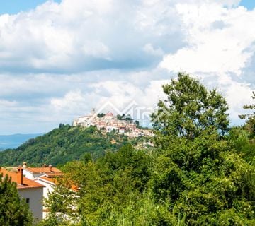 Motovun okolica, prekrasno zemljište s građevinskom dozvolom! - cover