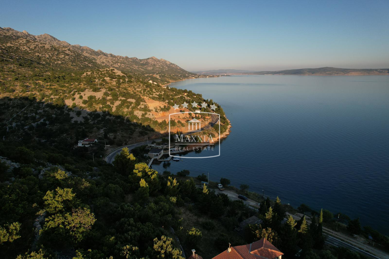 Starigrad Paklenica - zemljište 4550m2 30m od mora! 320000€ - cover