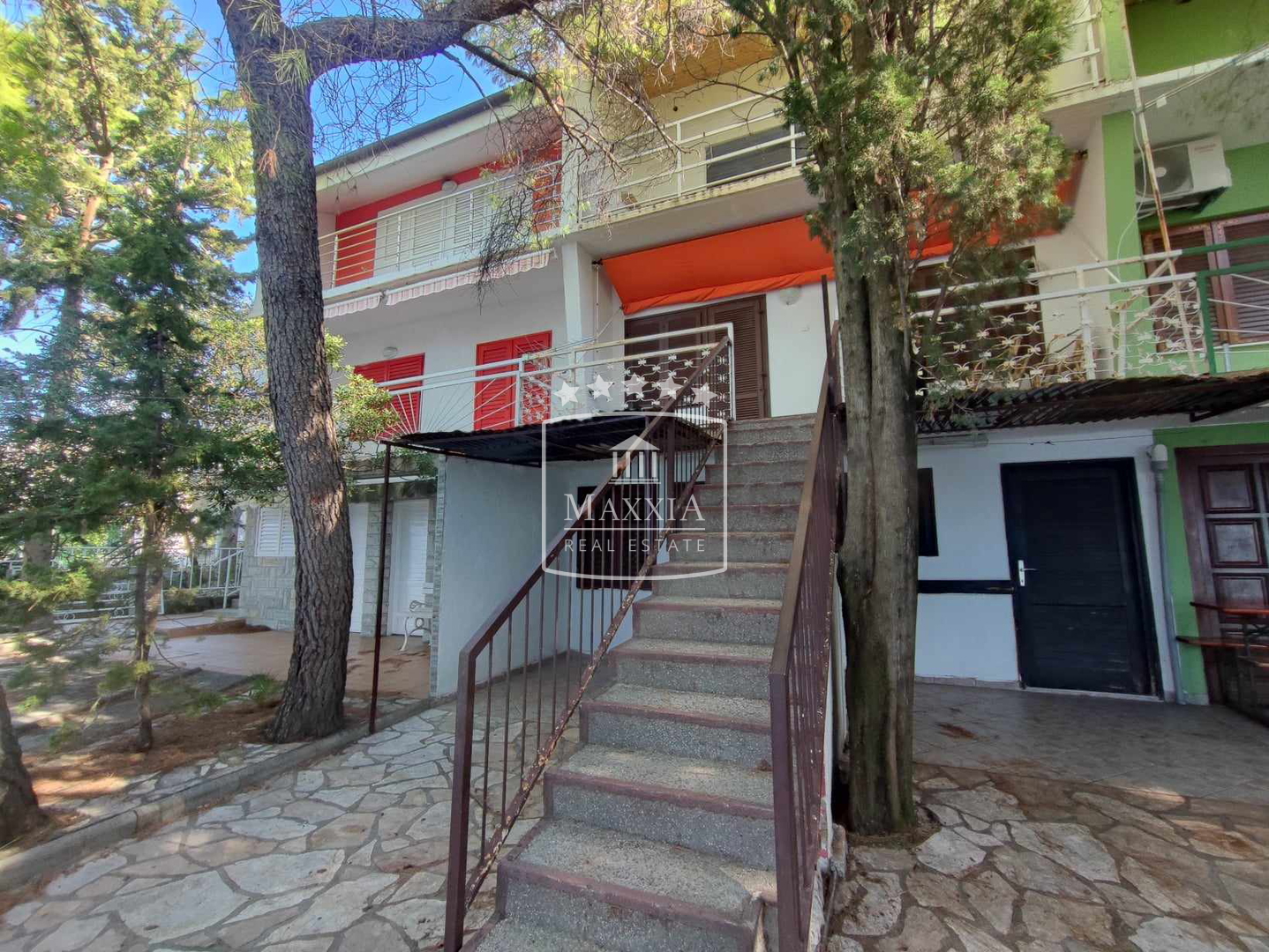 Tribanj - kuća sa 2 apartmana PRVI RED DO MORA! 499000€ - cover