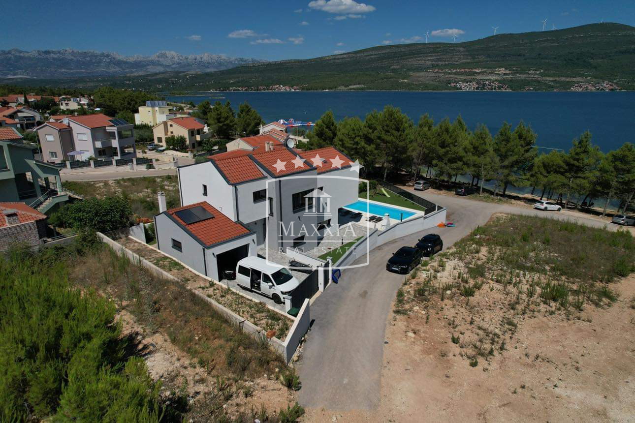 Pridraga - dominantna villa 232m2 prvi red do mora!! 980000€ - cover