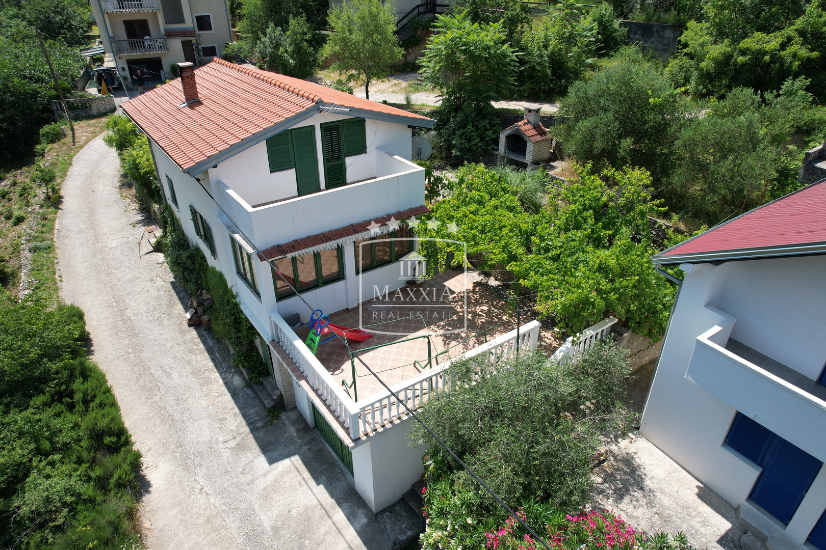 Novigrad - samostojeća kuća na zemljištu od 430m2! 250.000€ - cover