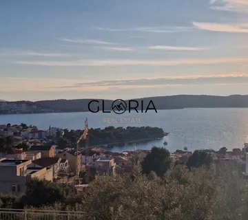Građevinsko zemljište 451 m2 s građ dozvolom za gradnju vile s bazenom - cover