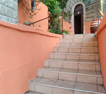 Iznajmljuje se  dio autentične talijanske vile za smještaj radnika - cover