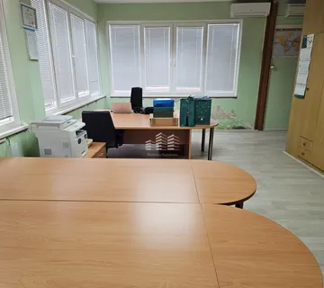 Poslovni prostor u Pločama - najam 87.66m2 - cover