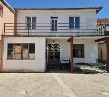 Kuća za renoviranje površine 146m2, 450m2 okućnice, Staševica - cover