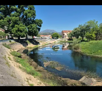 SNIŽENO Useljiva kuća na prodaju, Staševica, 204m2, okućnica 350m2 - cover