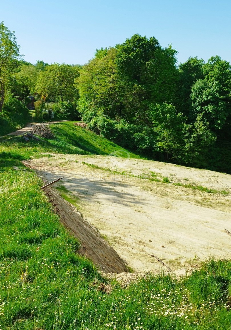 3300 m2 GRAĐEVINSKOG ZEMLJIŠTA 700 m OD TOPLICA SV. MARTIN - MJEŠOVITA NAMJENA !!! - cover