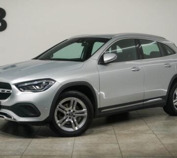 MERCEDES GLA 200D - cover