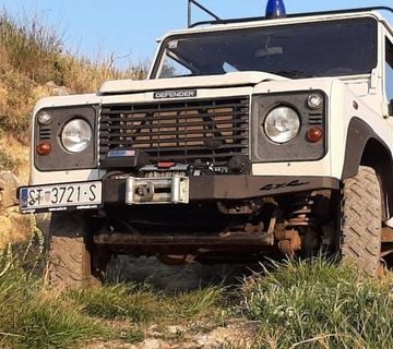BRANIK PREDNJI ZA LR DEFENDER - cover