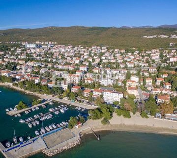 Crikvenica, kuća s restoranom 1. red do mora - cover