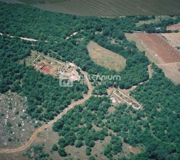 Istra, Kanfanar, 1.270m2, započeta gradnja resorta  - cover