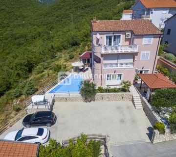 Selce, 344m2, samostojeća kuća s  tri stana i bazenom - cover