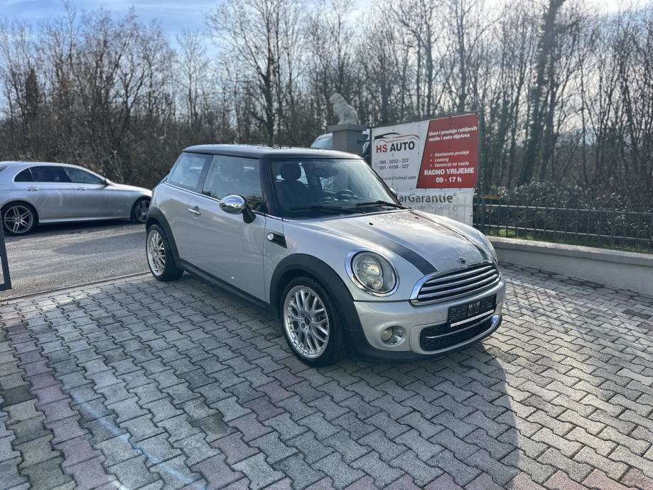 mini-cooper-20-d-automatik-slika-213829123