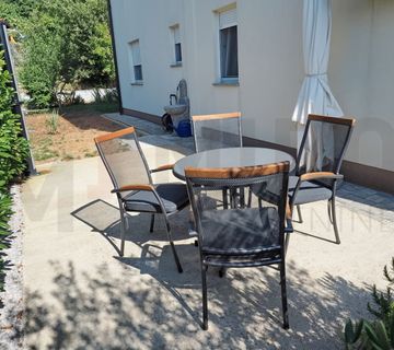 Uvala Soline, namješten apartman u prizemlju s velikom okućnicom - cover