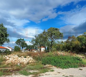 Njivice, atraktivno građevinsko zemljište na mirnoj lokacijii s idejnim projektom, PRODAJA! - cover