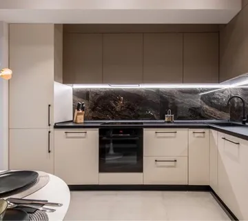 Kuhinja lakirana - cover