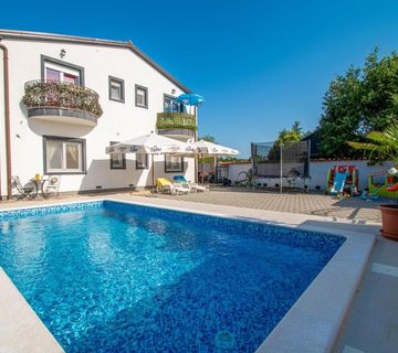 Lijepa apartmanska kuća na mirnoj lokaciji, Pula, Istra - cover